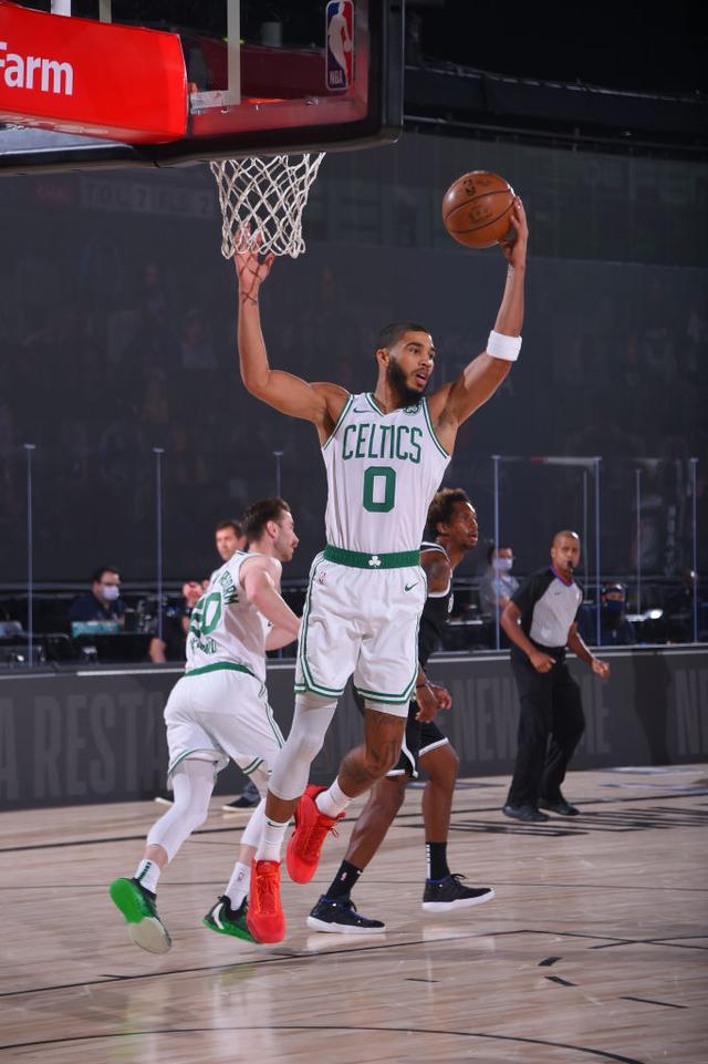 现出非凡的 现出非凡的