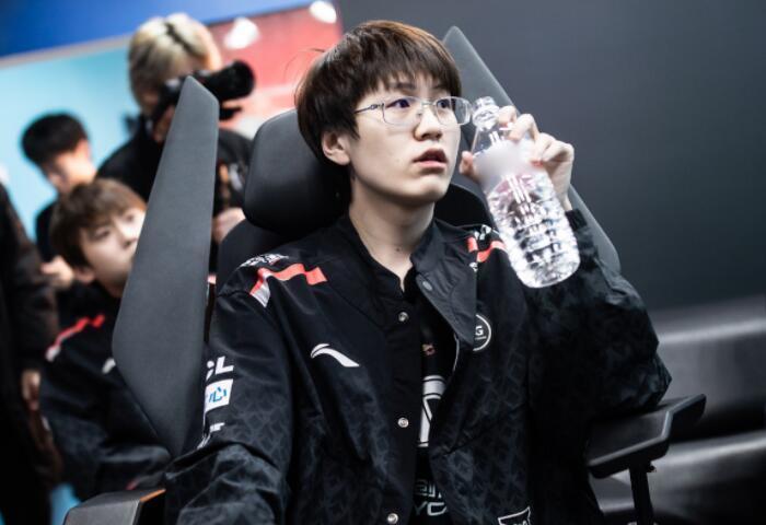 仅是一场战 仅是一场战