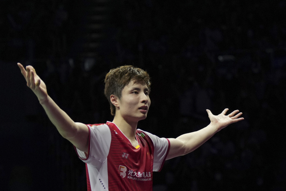 暴露了中场 暴露了中场