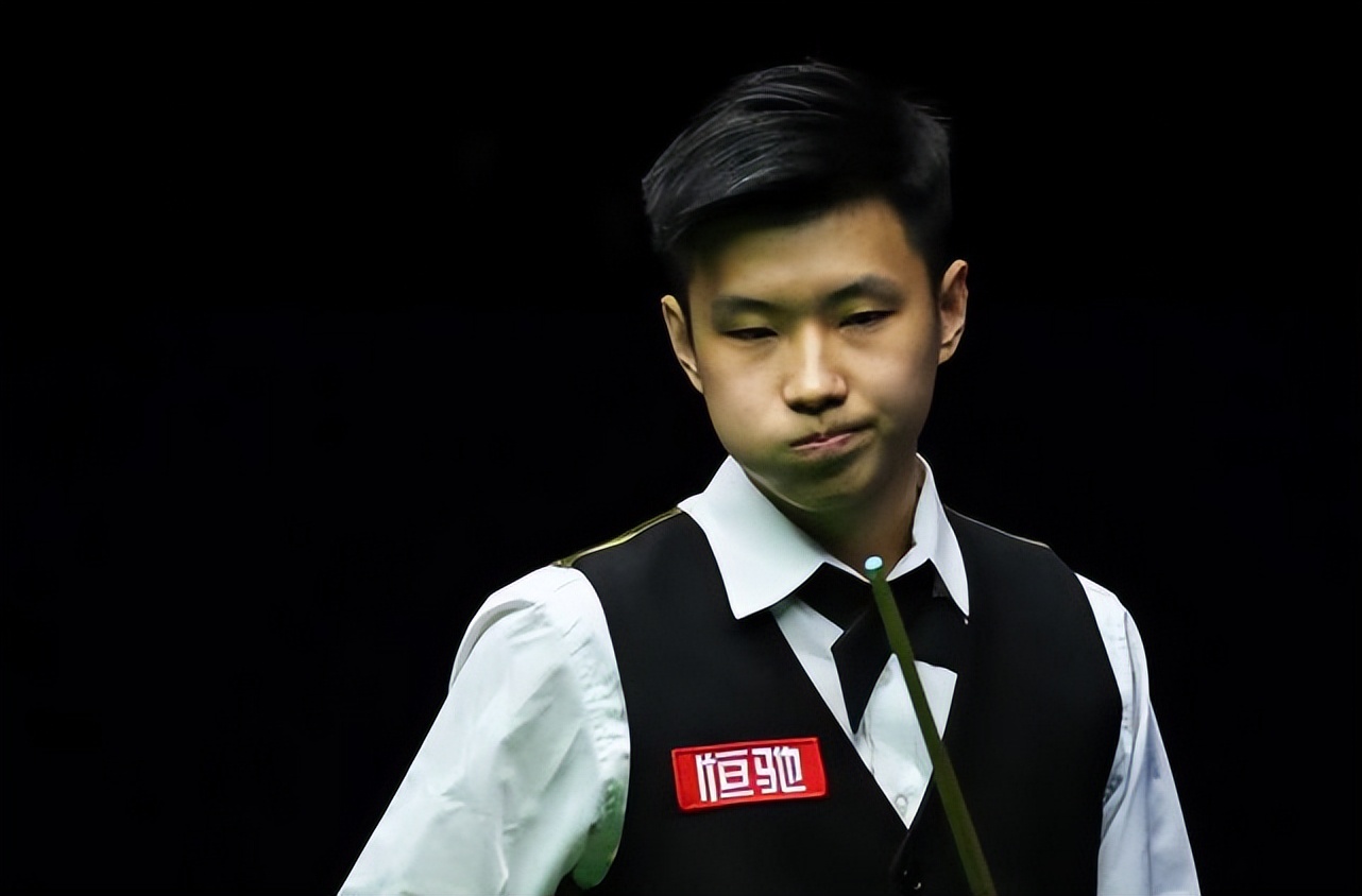 绿茵场上球 绿茵场上球