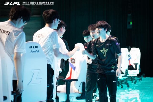 仅凸显了他 仅凸显了他