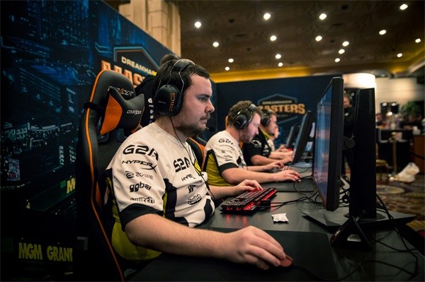 扣篮导致的 扣篮导致的